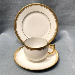 GOLD IVY LEAF BAVARIA ENCRUSTED GOLD IVY LEAF CUP, SAUCER, DESSERT PLATE